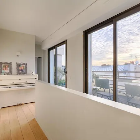 Residor - Spacious And Bright ! *